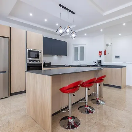 Apartment Gozo - With Stunning Views & Shared Pool