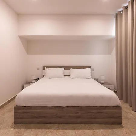 Gozo - With Stunning Views & Shared Pool דירה Xagħra