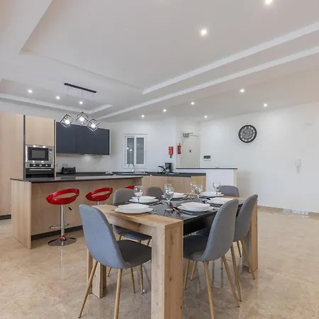 Gozo - With Stunning Views & Shared Pool Apartamento