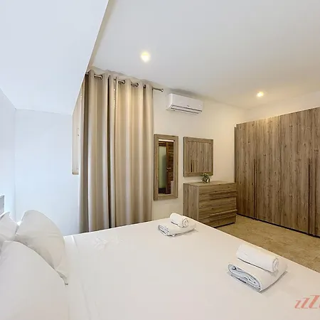 Beautiful Gozo With Open Views & Shared Pool *
